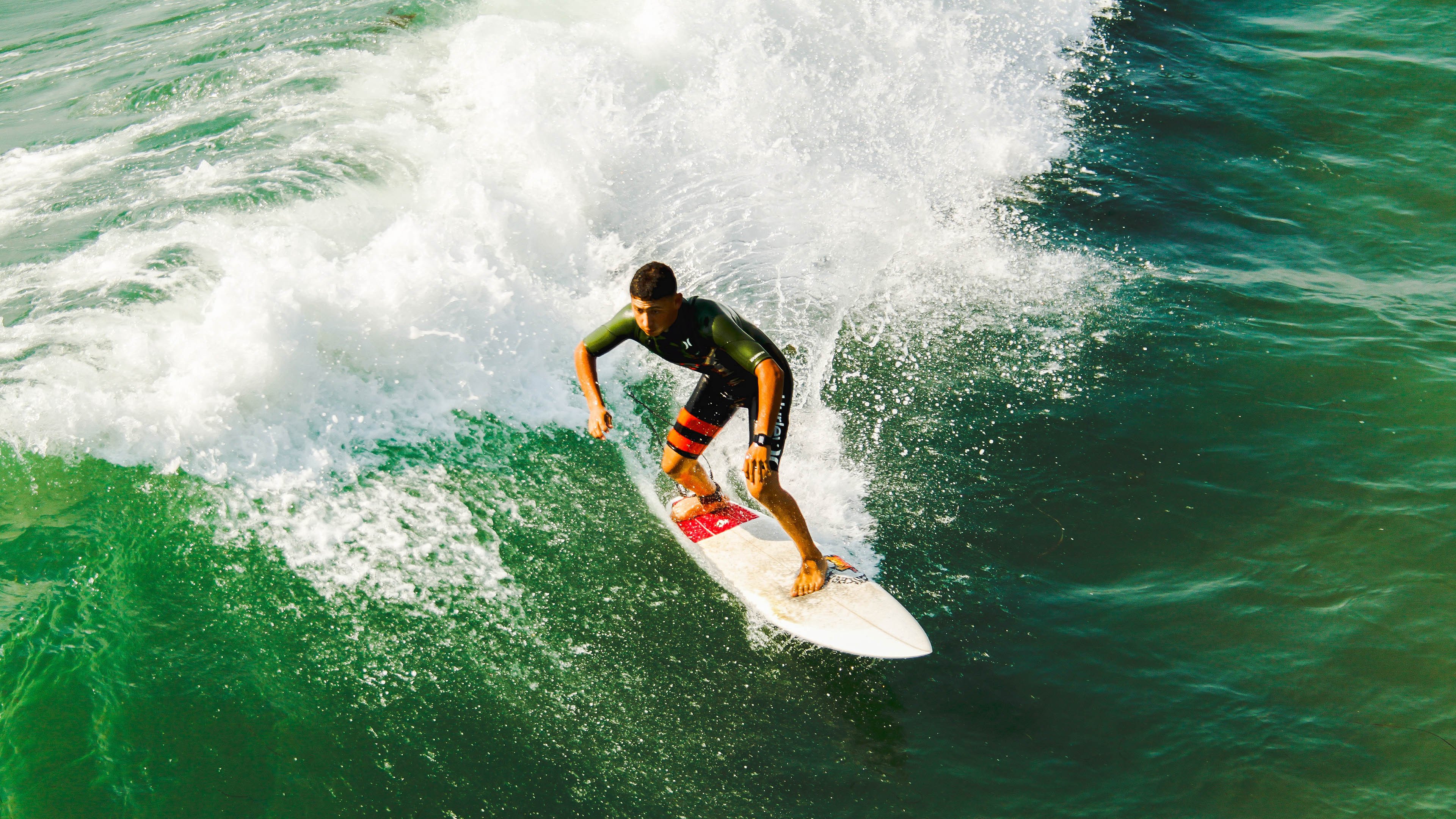 JackeyLove迎来三赛季出色发挥，雄鹿观众热烈欢呼！观众掌声雷动